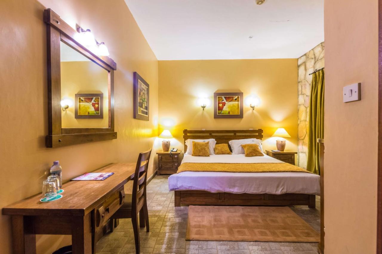 Mountains Of The Moon Hotel Fort Portal Екстер'єр фото