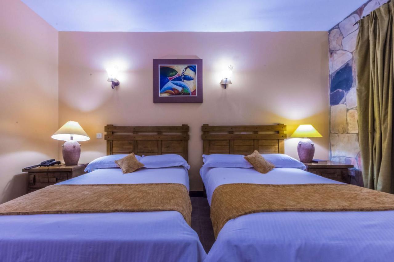 Mountains Of The Moon Hotel Fort Portal Екстер'єр фото