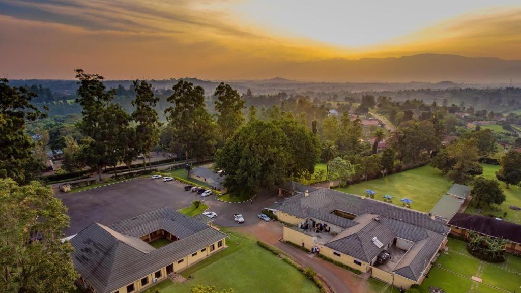 Mountains Of The Moon Hotel Fort Portal Екстер'єр фото