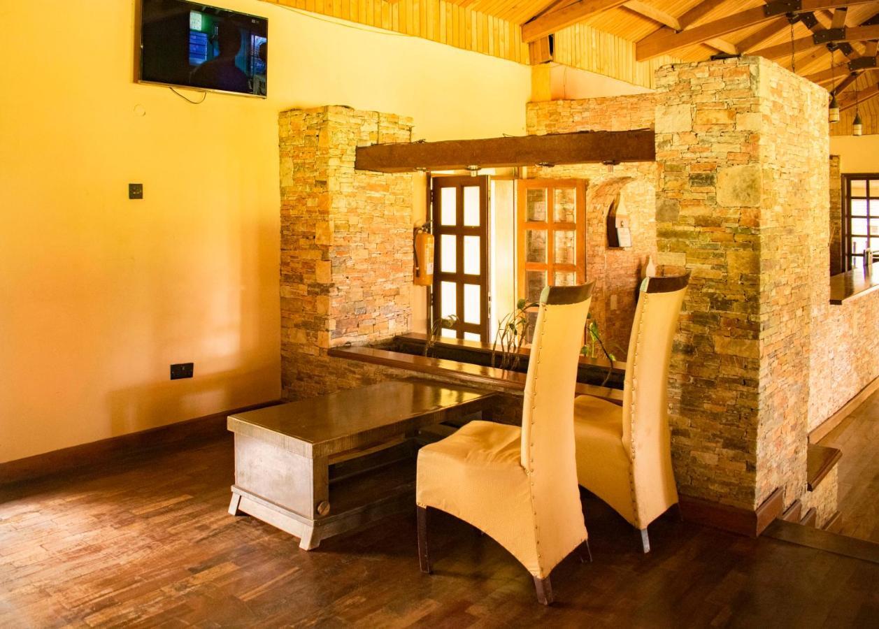Mountains Of The Moon Hotel Fort Portal Екстер'єр фото