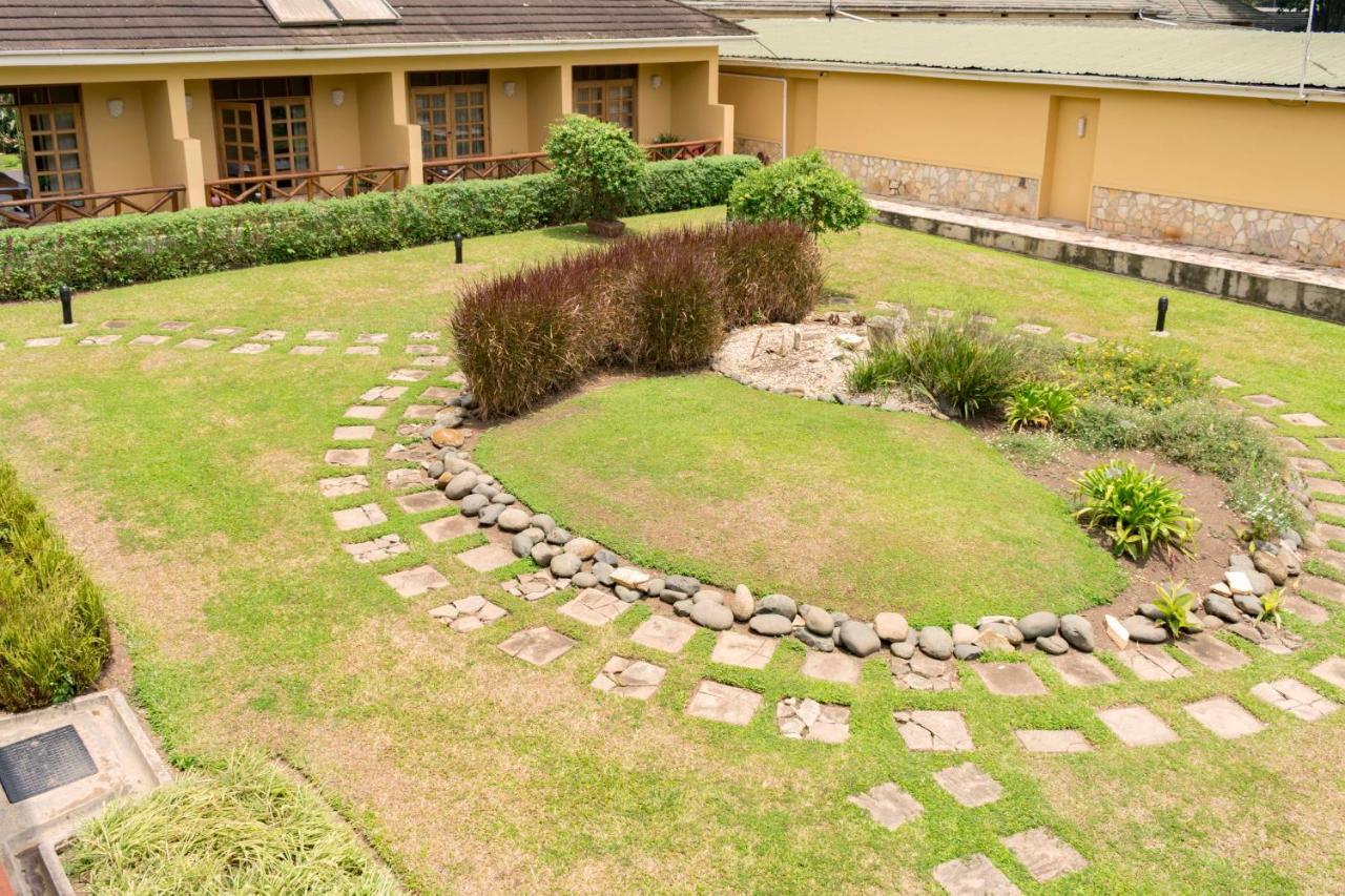 Mountains Of The Moon Hotel Fort Portal Екстер'єр фото